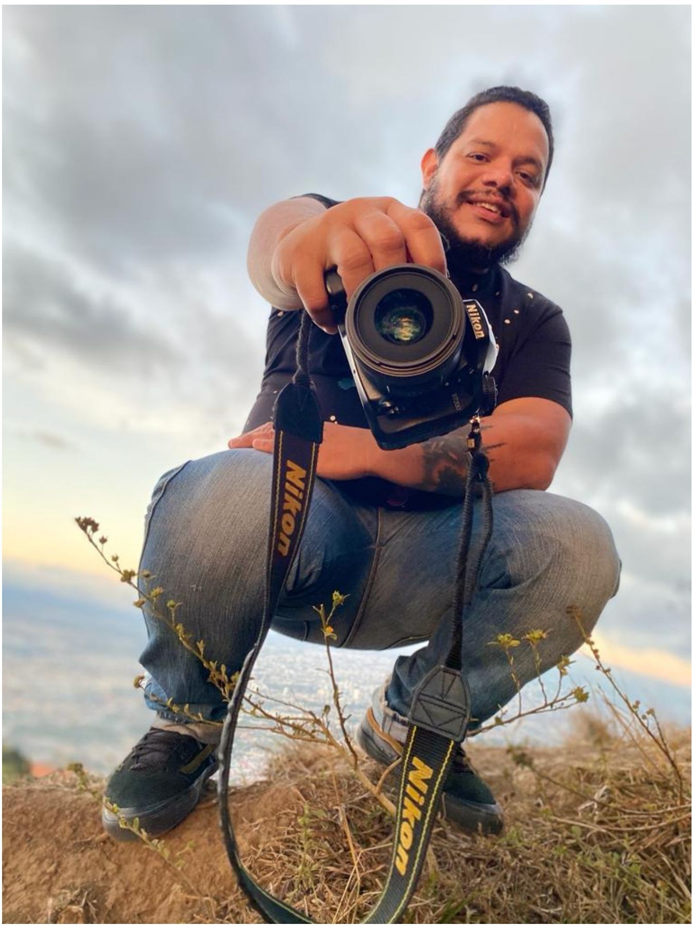 Leo Sánchez con su cámara